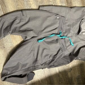 Woman’s Figs joggers scrub set